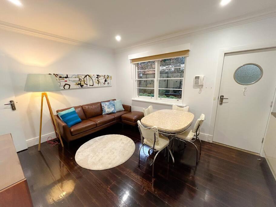 East Melbourne Unit With Courtyard Leilighet Eksteriør bilde